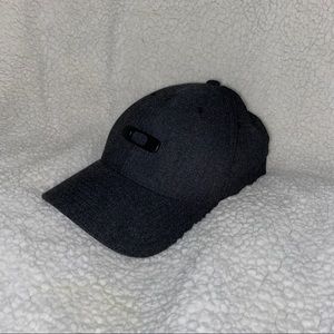 Like new Oakley Hat